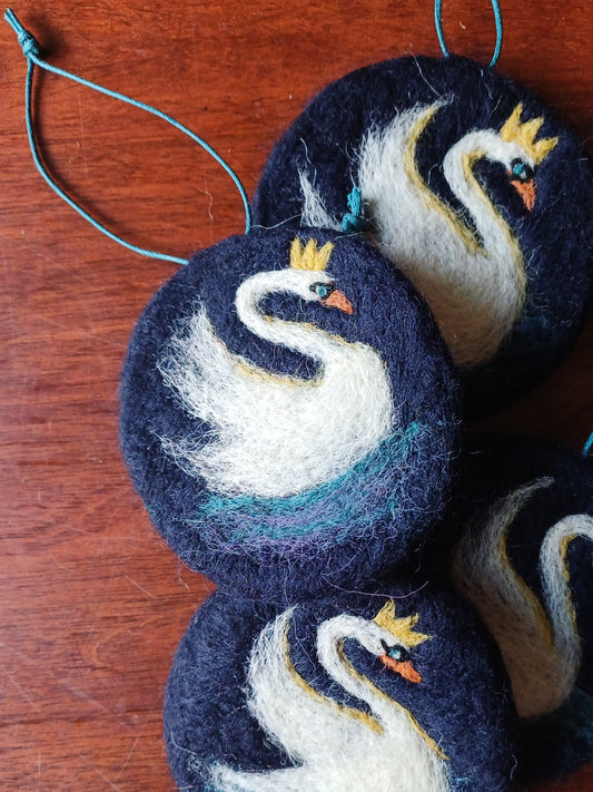 Swan Queen Festive Decoration