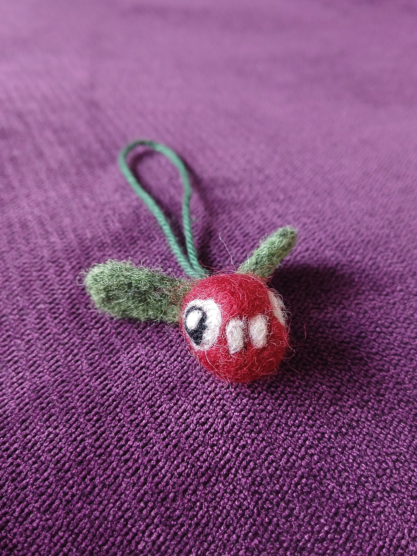 Bucktooth Beetroot Charmlet