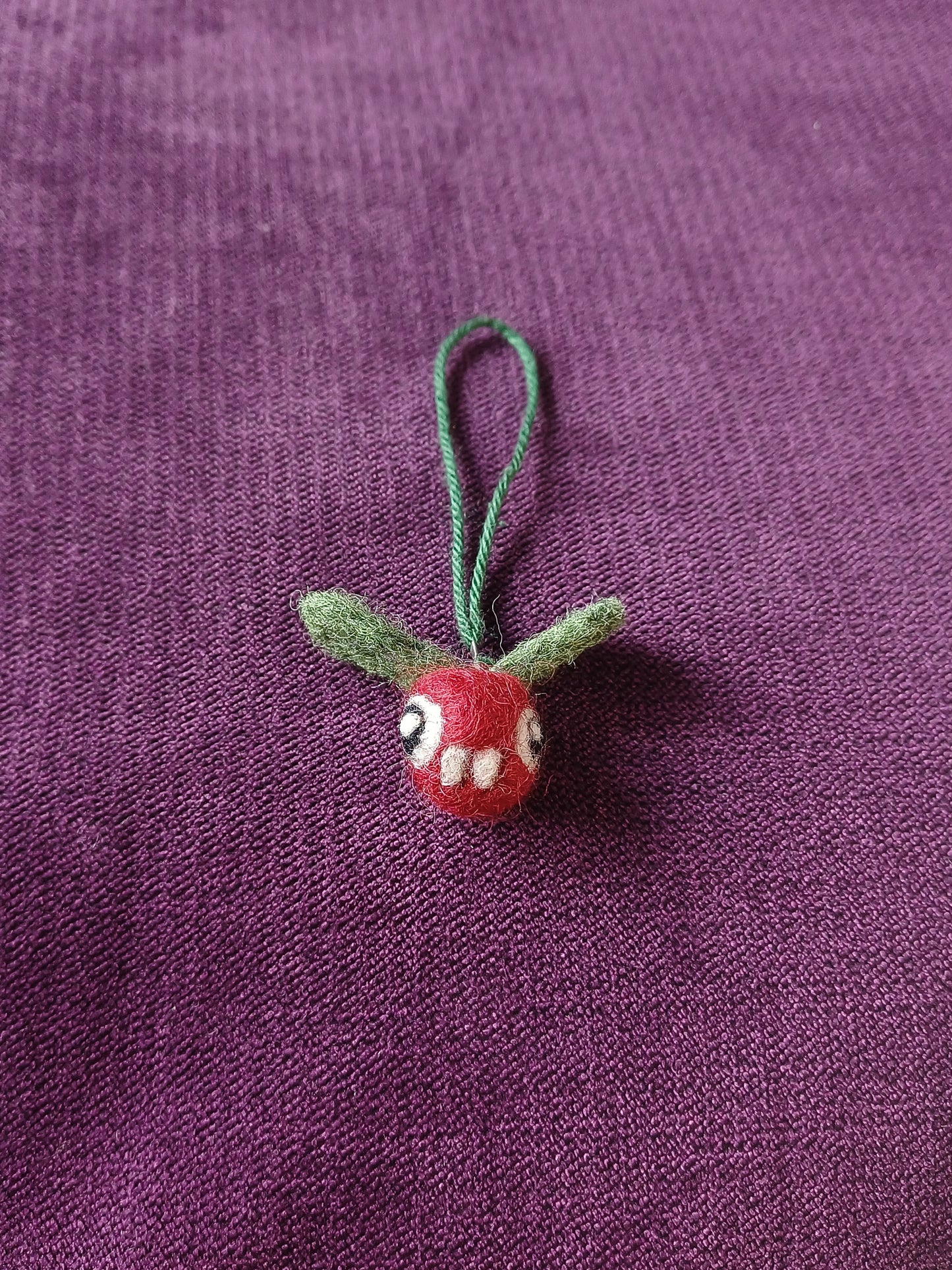 Bucktooth Beetroot Charmlet